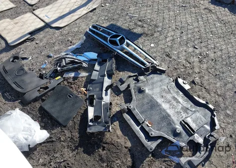 2013 Mercedes-Benz C 300 Sport 4Matic z USA, uszkodzony, nr VIN WDDGF8AB0DA811508